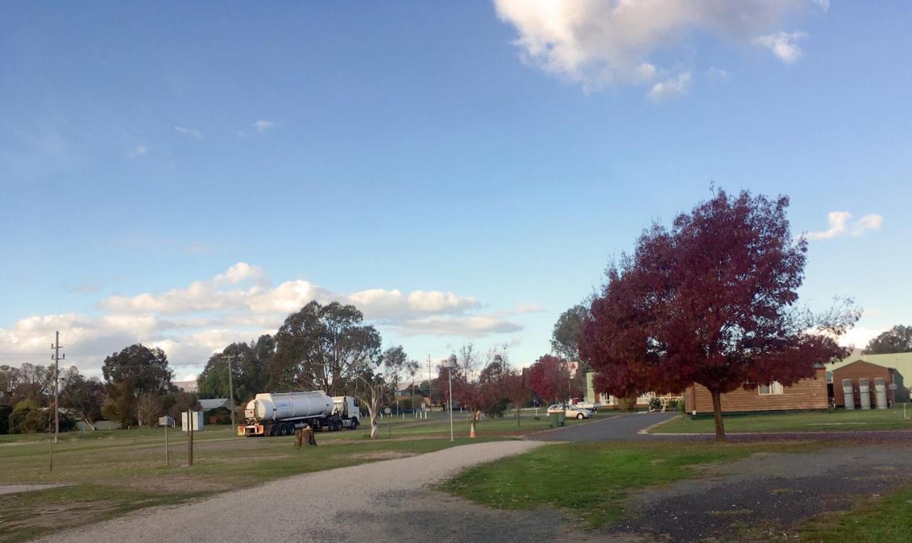 Holbrook Motor Village エクステリア 写真