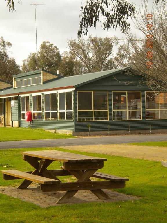 Holbrook Motor Village エクステリア 写真